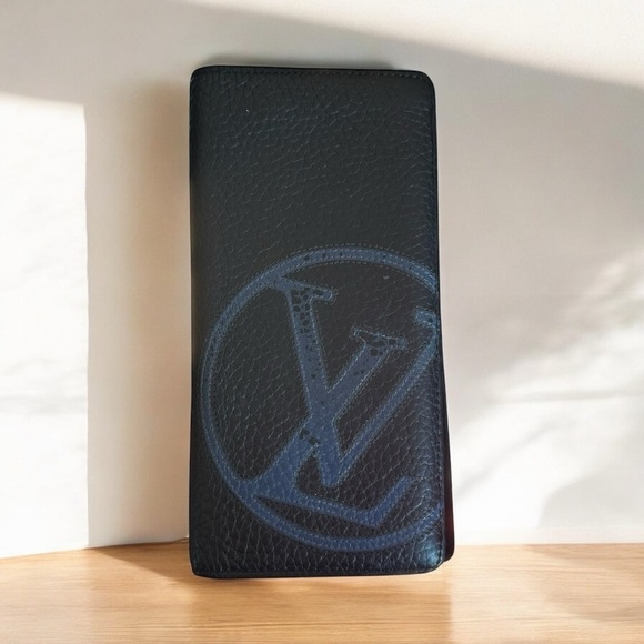 Authentic Louis Vuitton Black & Blue Leather Taurillon Brazza Wallet - Picture 1 of 14